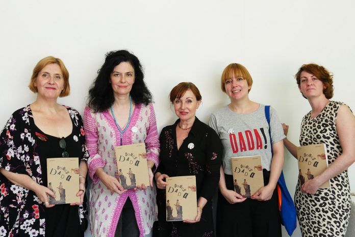 Aurora Duque, Susana Blas, Nekane Aramburu, Semíramis González y Davinia V. Reina durante la presentación.